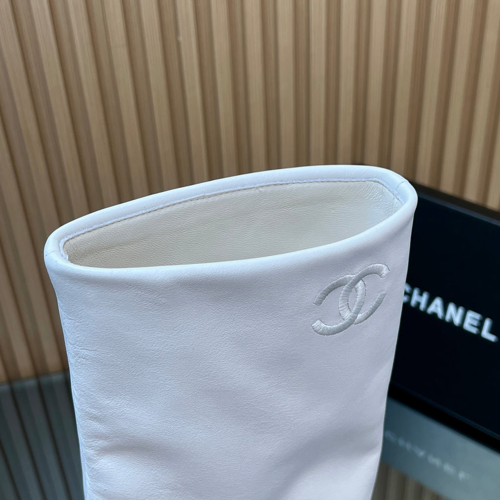 CHANEL 25S KNEE-HIGH HEELED BOOTS 65MM IN WHITE CALFSKIN GOLD HARDWARE