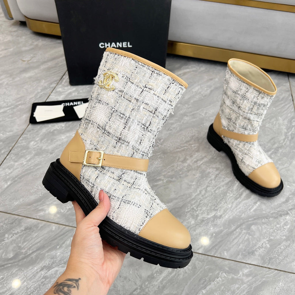 CHANEL 25S MID-CALF BOOTS 45MM IN LIGHT BROWN CALFSKIN AND WHITE TWEED GOLD HARDWARE